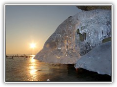1.3.: Die Eisskulpturen am Vordersee existierten trotz +11C am Vortag zu einem Groteil immer noch. Weitere Fotos s. im  Februar-Ordner 'Eisskulpturen'.